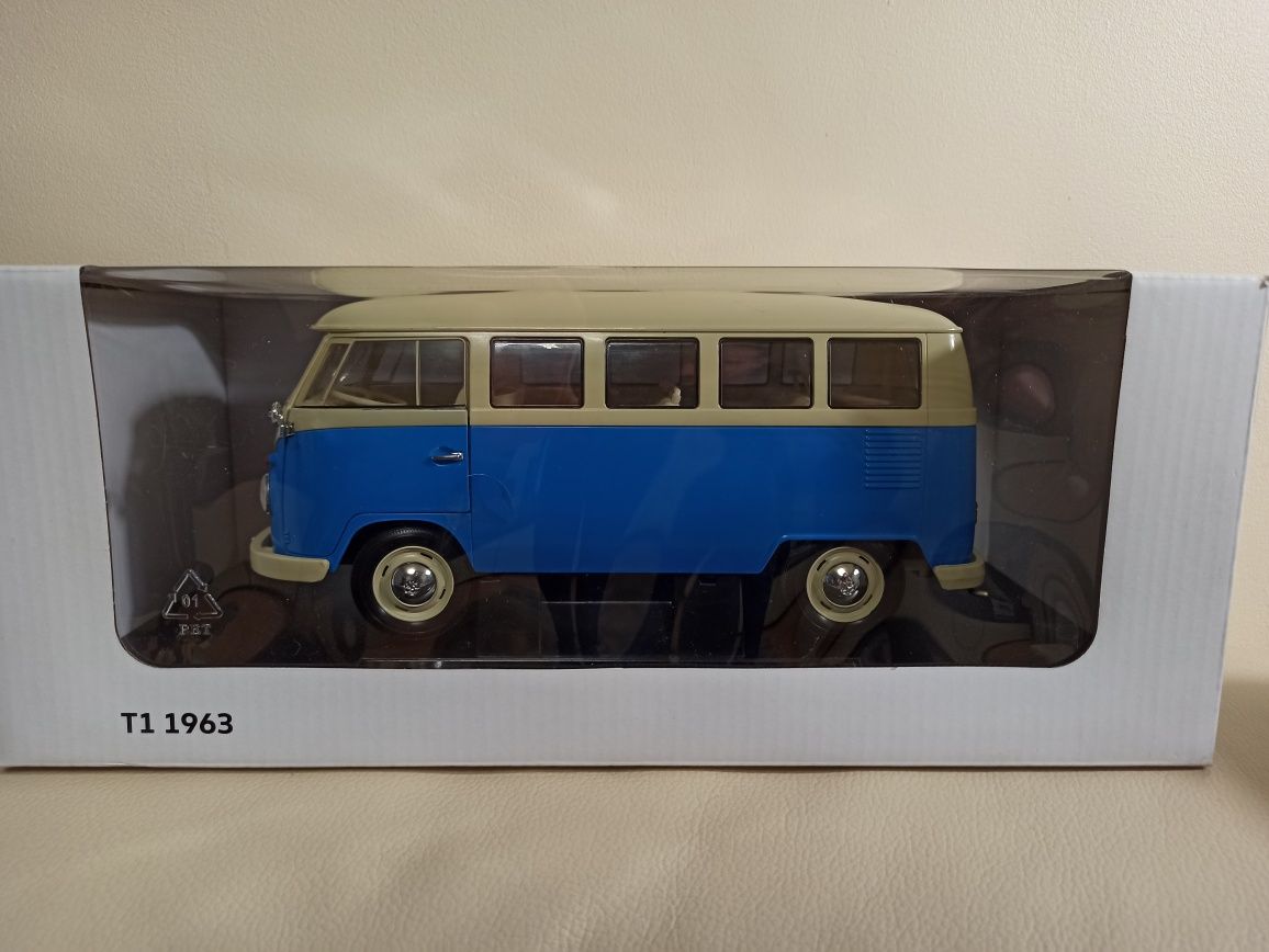 VW T1 bus 1:18 model