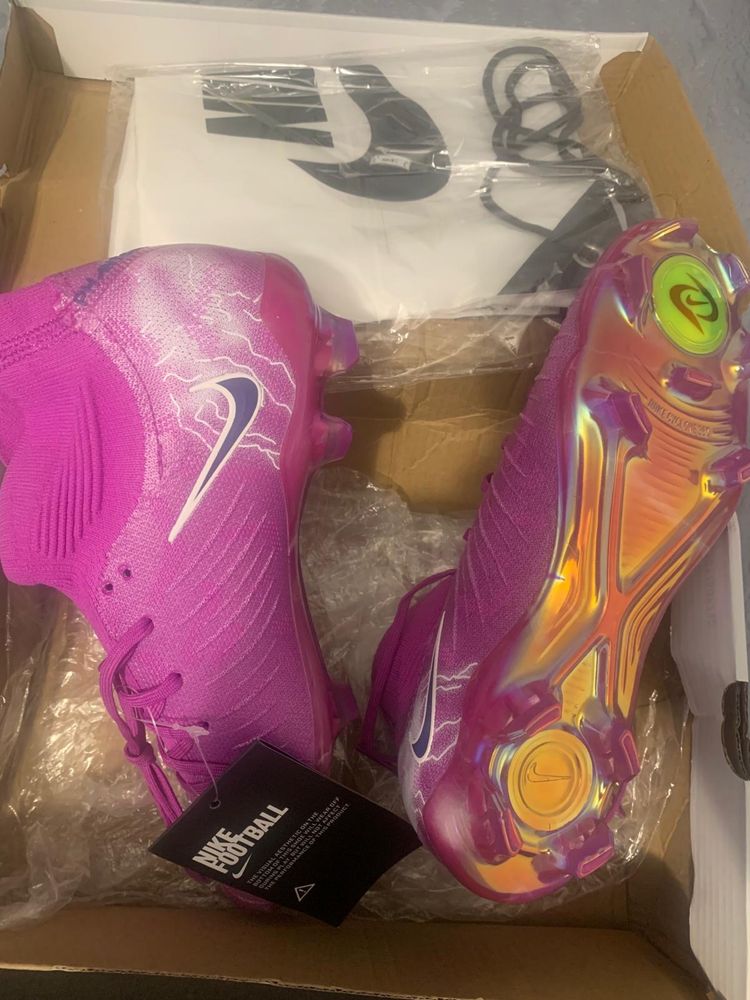 Chuteira nike phantom luna roxa