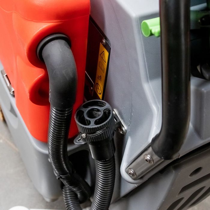 Szorowarka myjka do podłóg maszyna do mycia posadzek HAKO B650/07