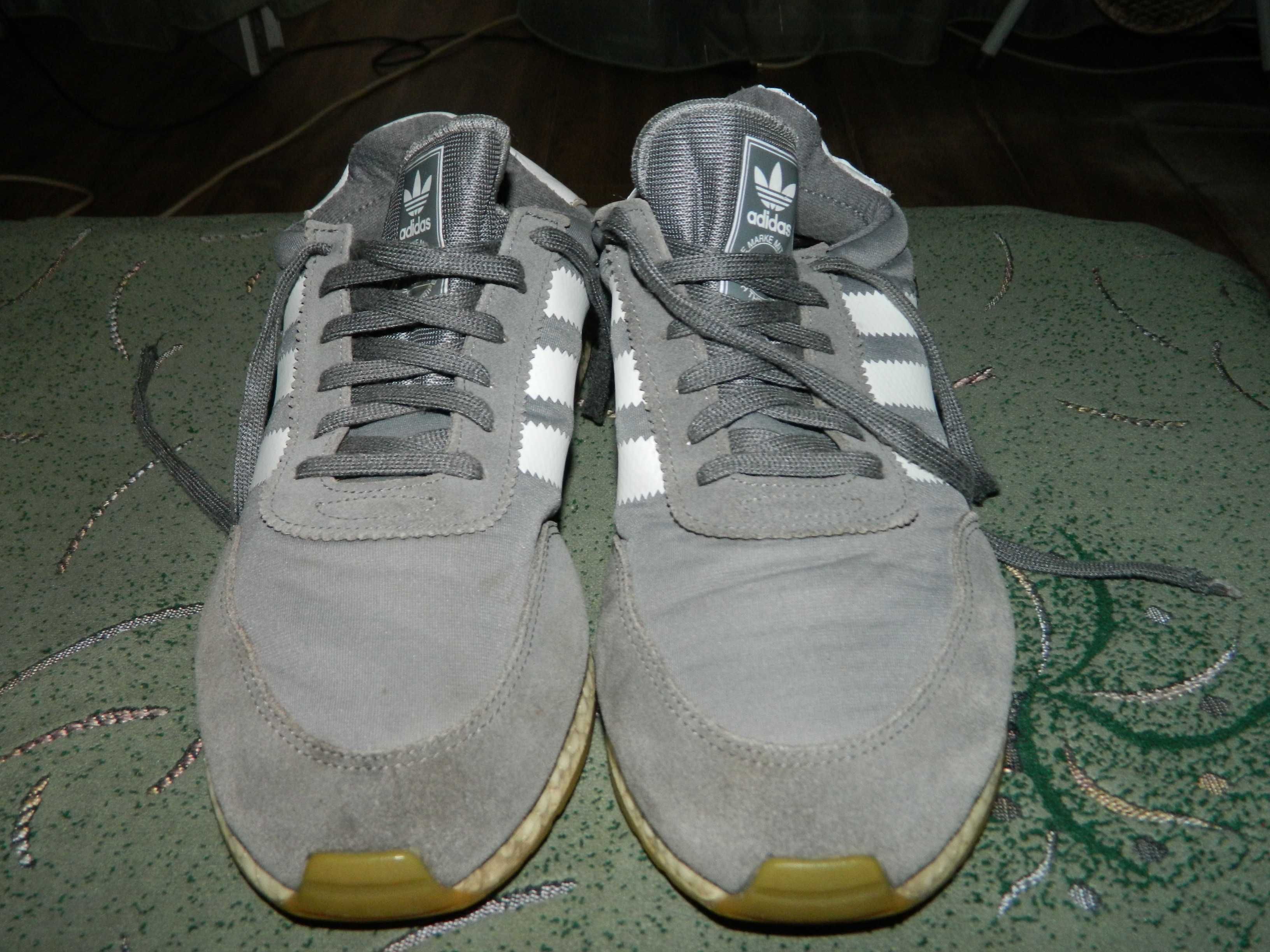 Кроссовки Adidas (оригинал) фирменные размер-44 стелька- 28,5см.