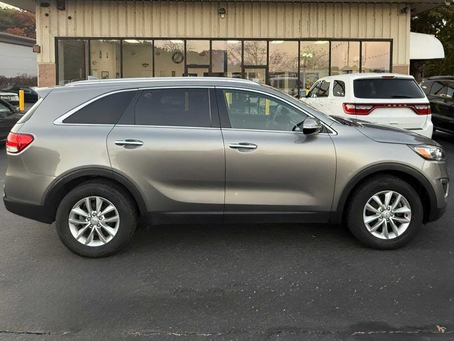 Kia Sorento LX      2018