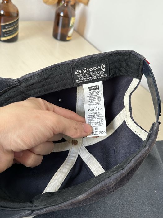 Кепка від бренду Levi’s