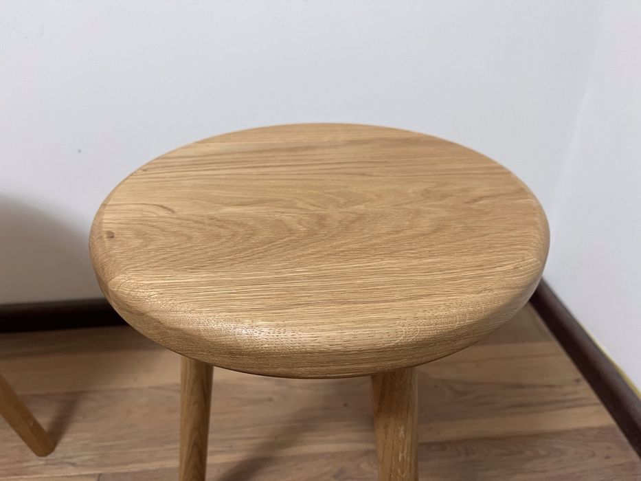 Табурет дерев'яний, кругле сидіння. Табурети масив дуба