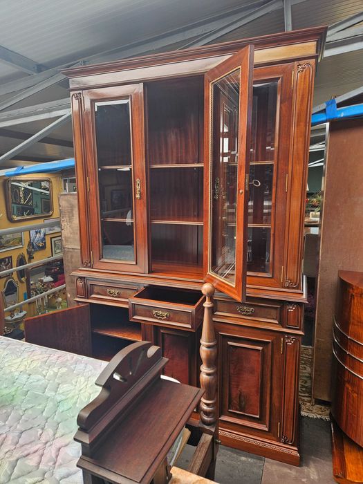 Móvel livreiro - Bom estado geral