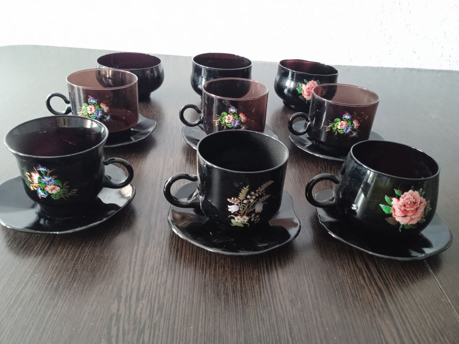 Чайный набор, стаканы, фужеры, сковородки.