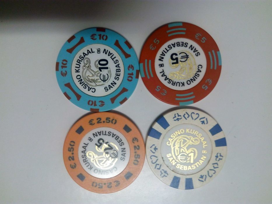 Coleção de 71 fichas de 27 casinos.