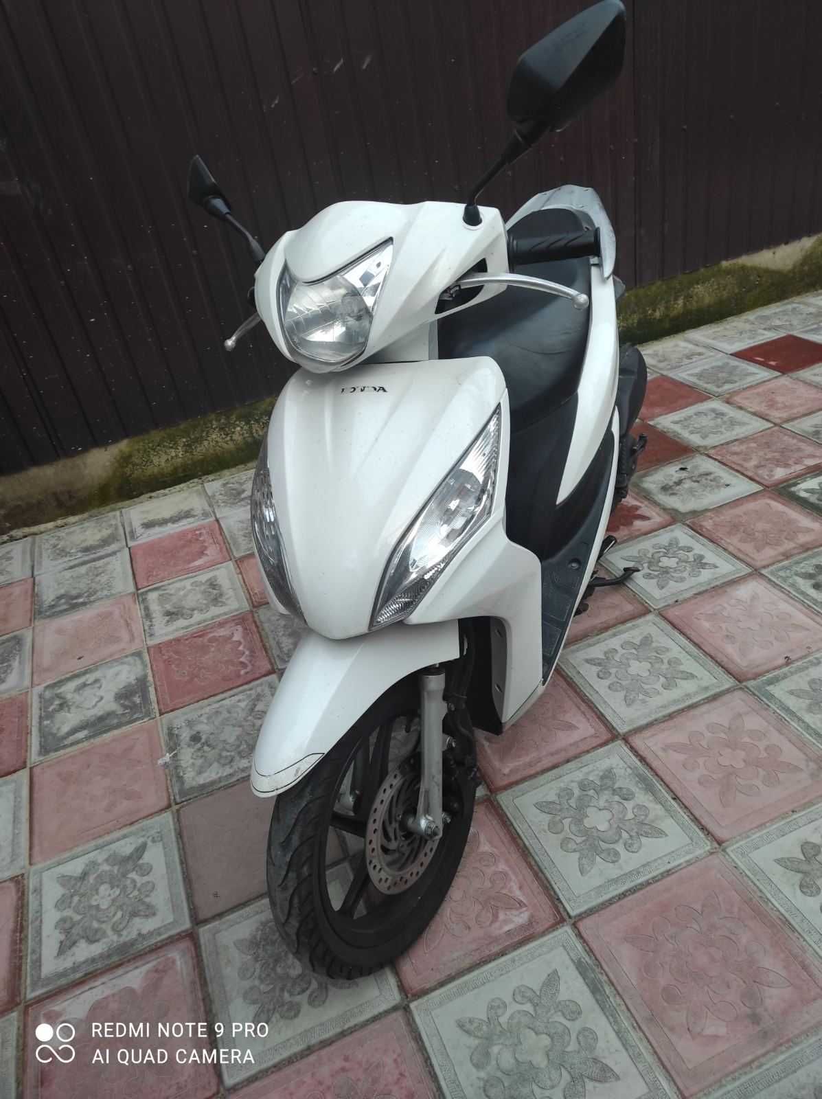 Скутер Honda Dio 110 cc. на высоких колесах с регистрацией