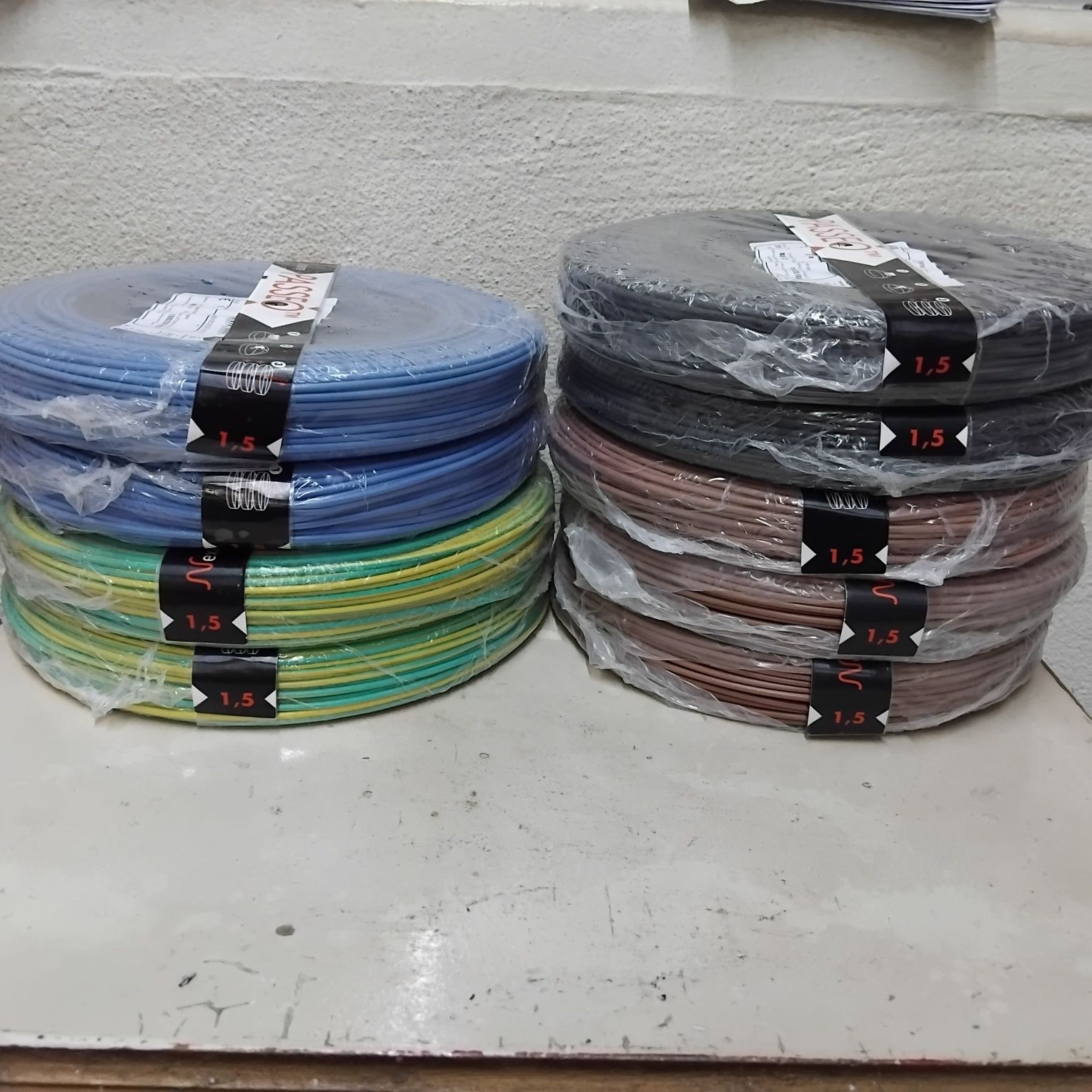 Varios rolos fio v 1,5 novos