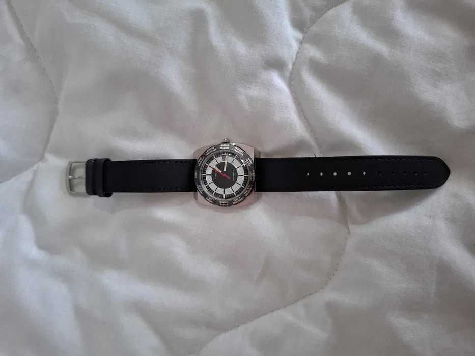 Timex World Time Reissue (movimento quartzo, analógico)