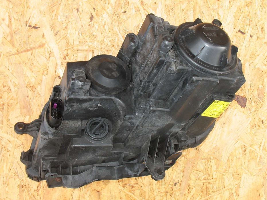 VW Touran I Lift 06-10r Lampa Prawa przód oryginał EU oem