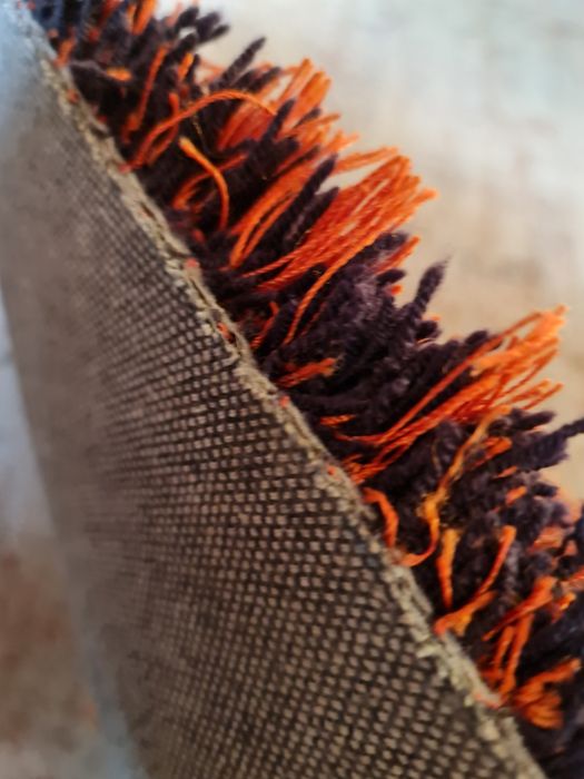 Komplet dywanów z długim włosiem czarno-pomarańczowy mało używany