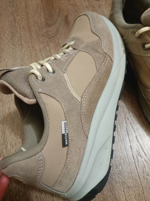 Жіночі кросівки, 38 розмір