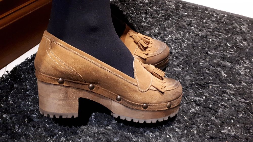 Sapatos tacão novos