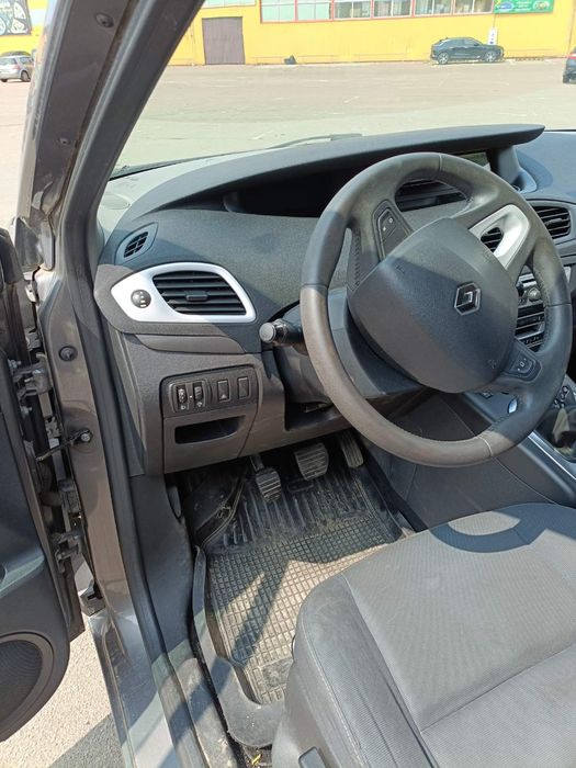 Продам гарне авто Renault Scenic