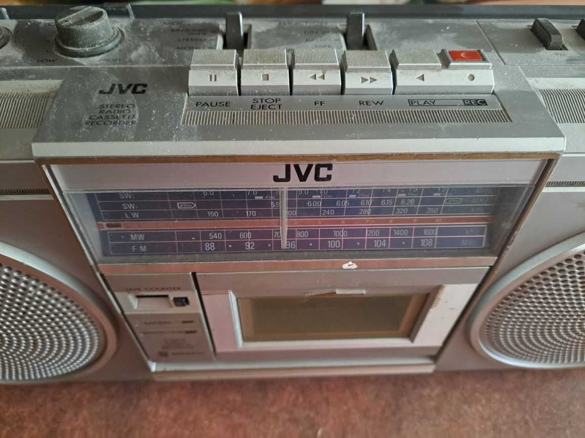 Boombox JVC srebrny