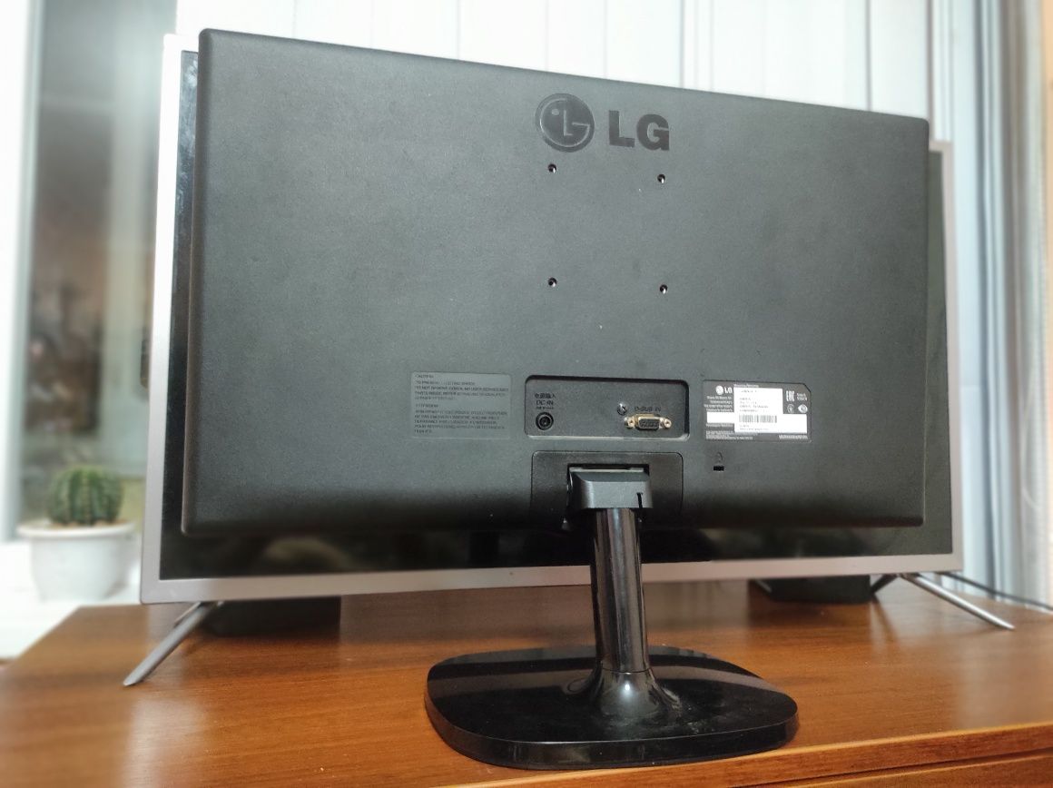 Монитор LG 22MP57A