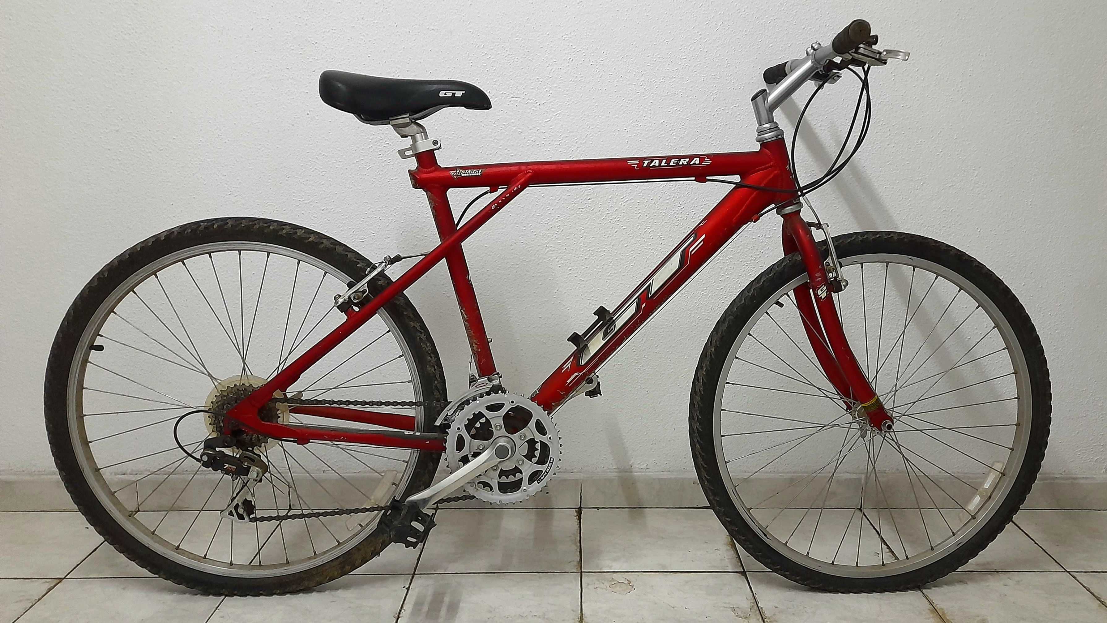 Bicicleta GT c/ mudanças Shimano