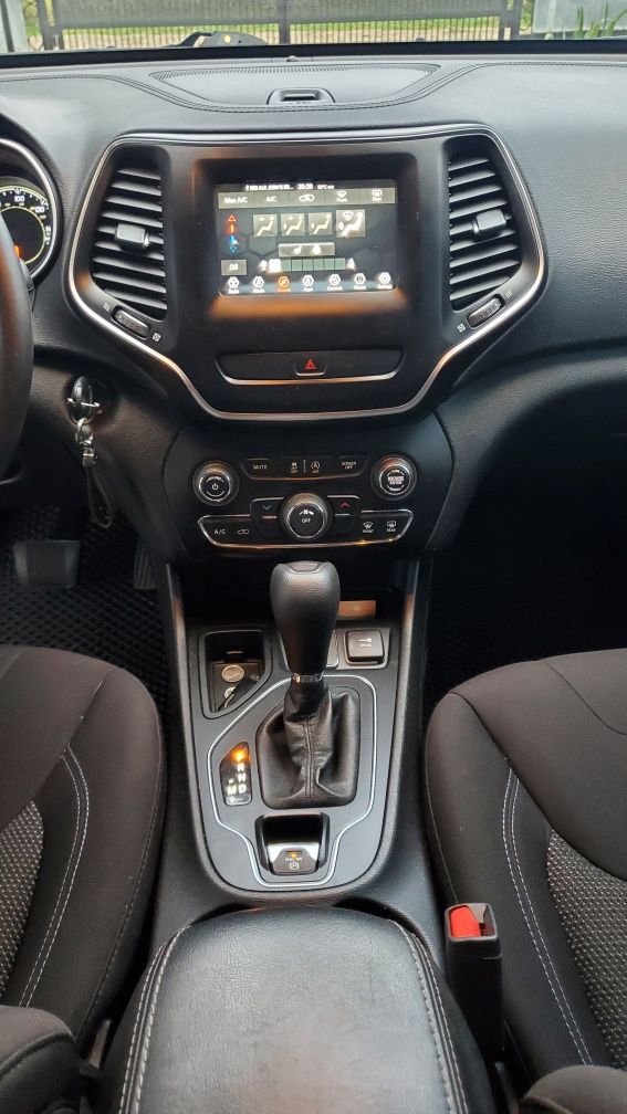Продам Jeep Cherokee 2018 рік
