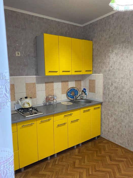 Сдам квартиру посуточно ж/м Тополь-1(район Терры)больница на Космич