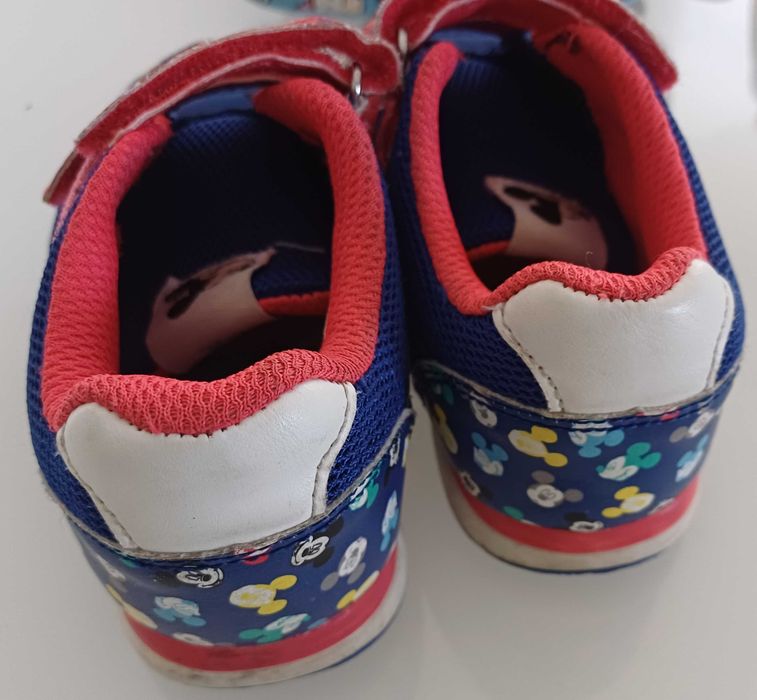 Sapatilhas Mickey tamanho 26 em bom estado