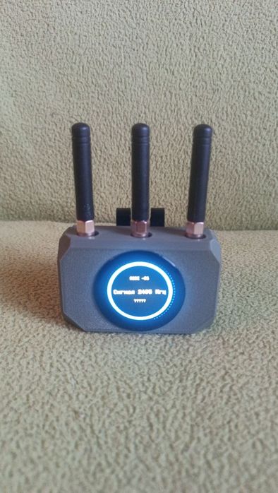 Детектор БПЛА Тенета PRO з трьома антенами.