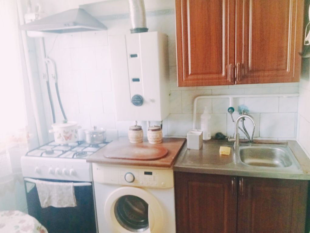 Продам двокімнатну квартиру в Озерному