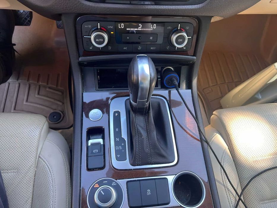 Volkswagen Touareg      2016