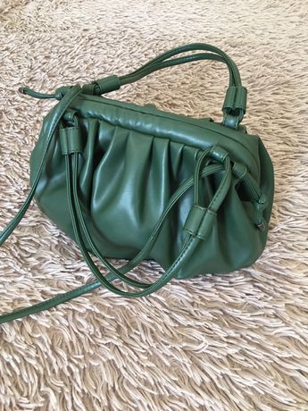 Жіноча сумочка чудового зеленого кольору!