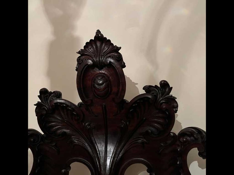 Cama de casal antiga/vintage de madeira escura