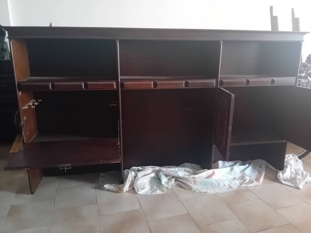 Seção de móvel de sala para restauro