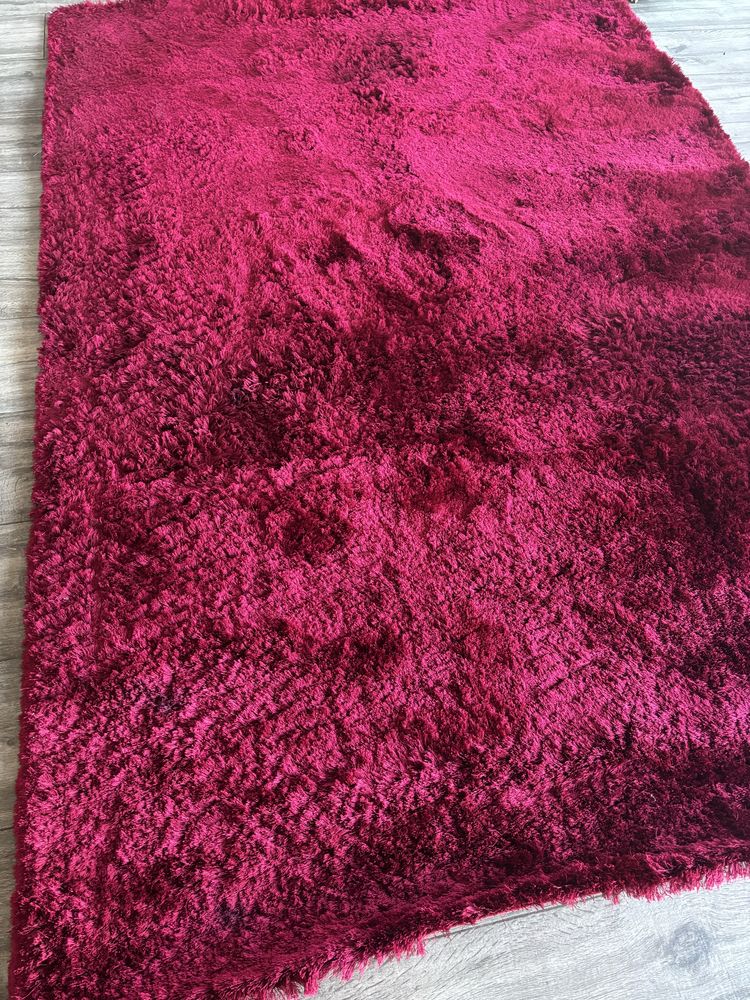 Carpete com pêlo bordeaux com 160x230