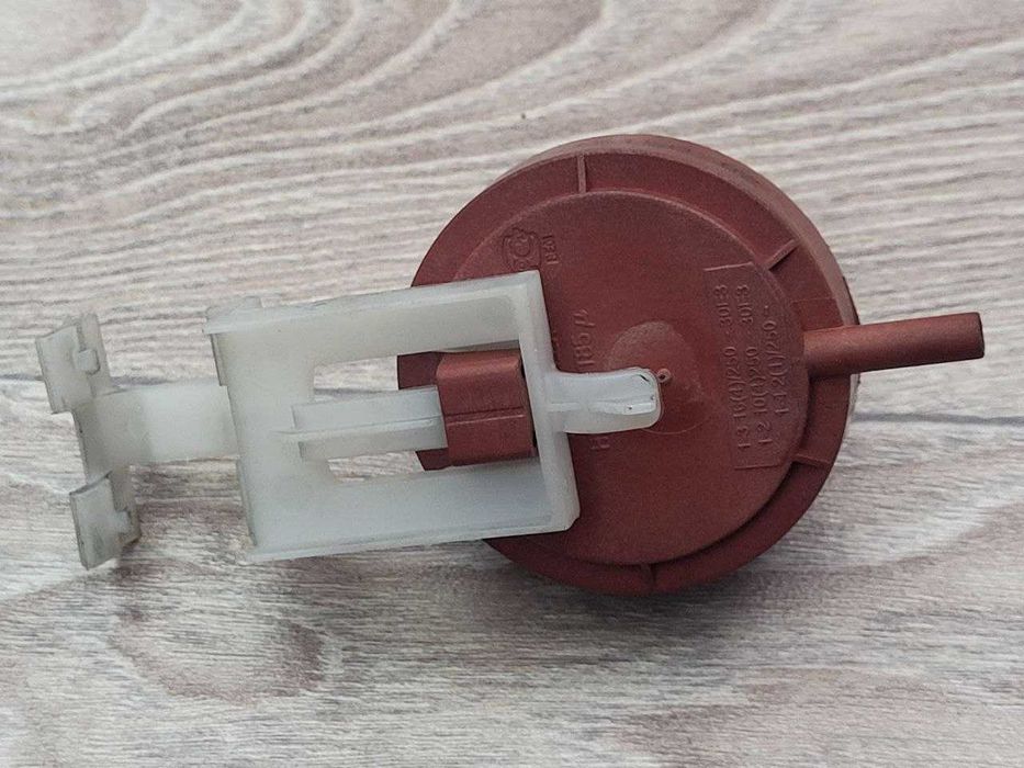 Реле уровня воды (прессостат) стиральной машине Indesit WIUL83CSI Б/У