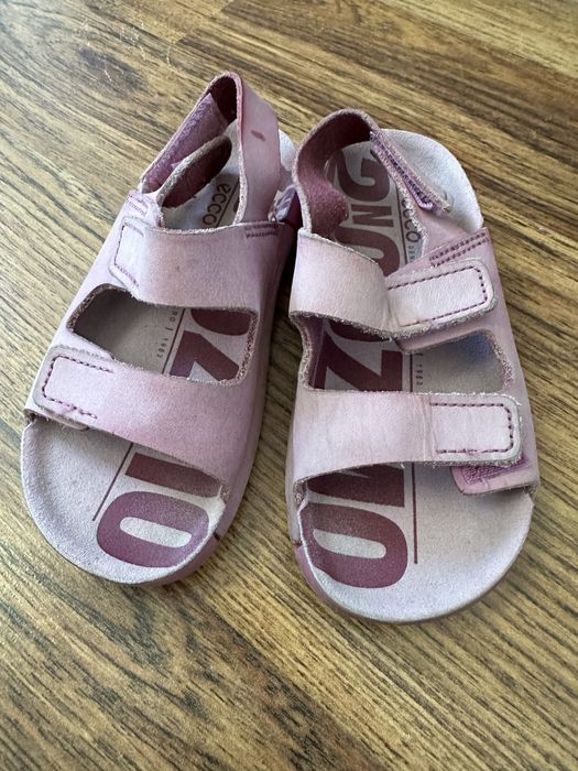 Босоніжки на дівчинку ecco
