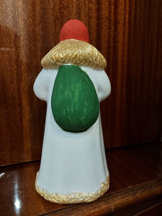 Дед мороз и снегурка под ёлку.