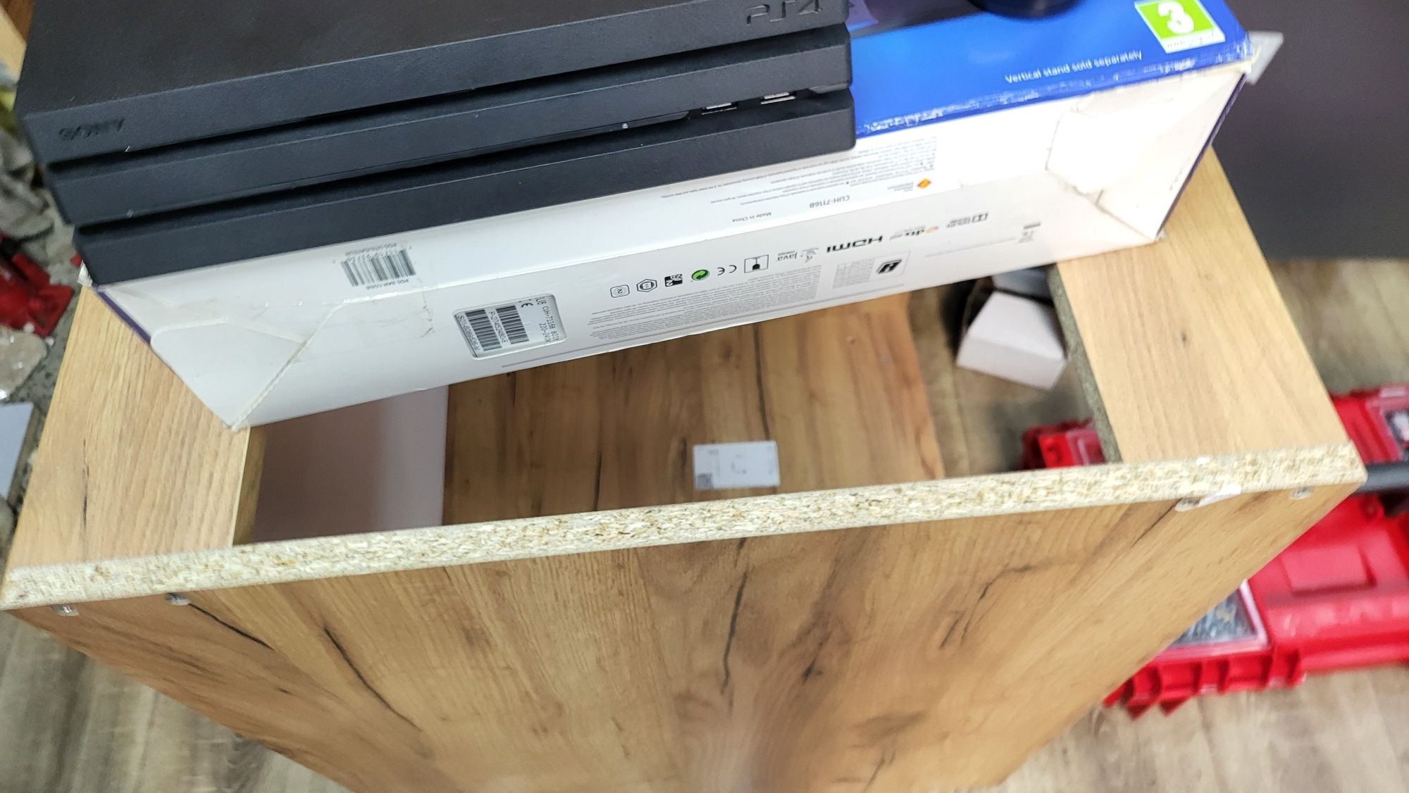 Sony PlayStation 4 pro 1 тб  2 джойстика.