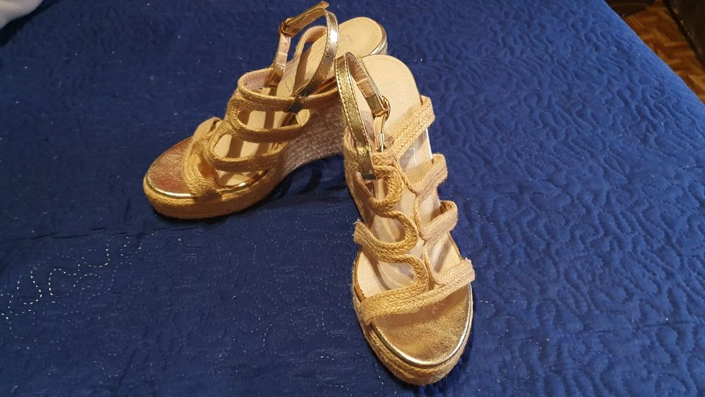 Sandálias de rampa novas