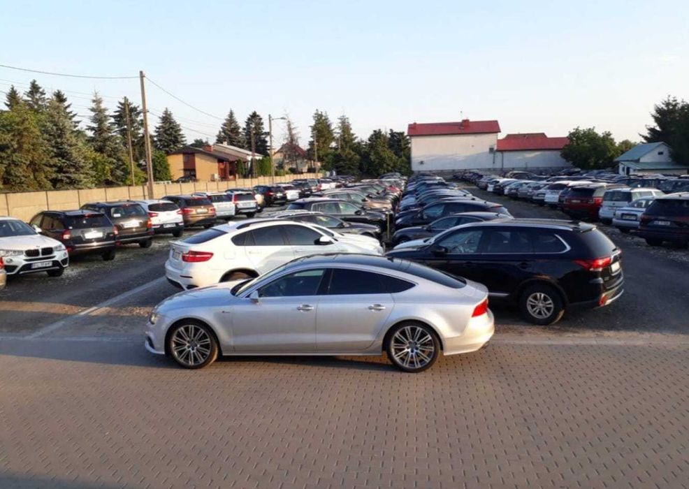 Parking przy Lotnisku Warszawa Chopina