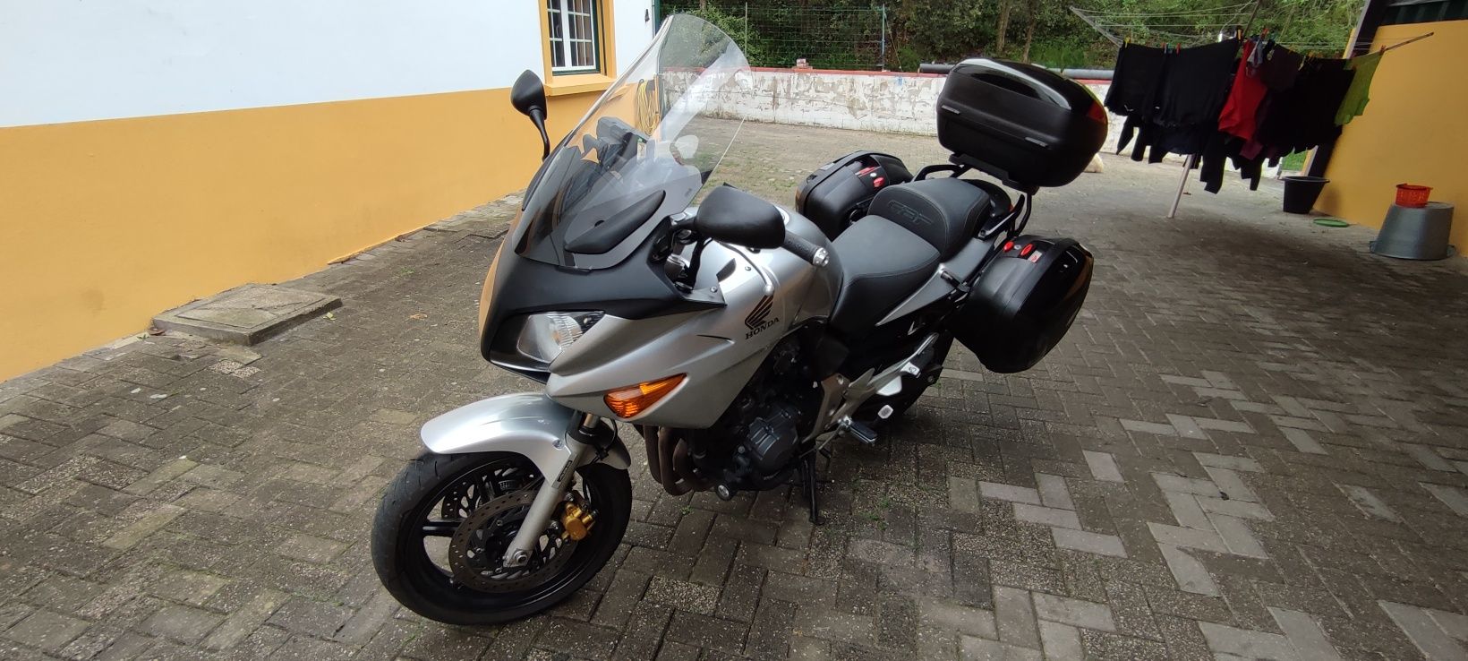 Vendo CBF 600 ABS . Full extras em muito bom estado