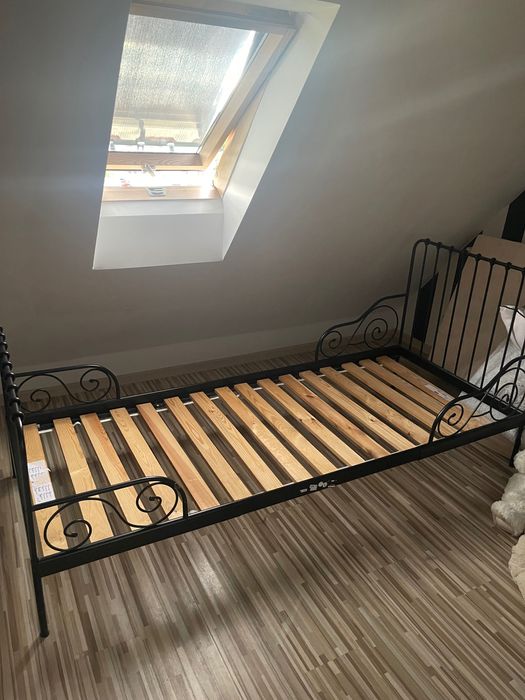 Czarne Łóżko z Ikea