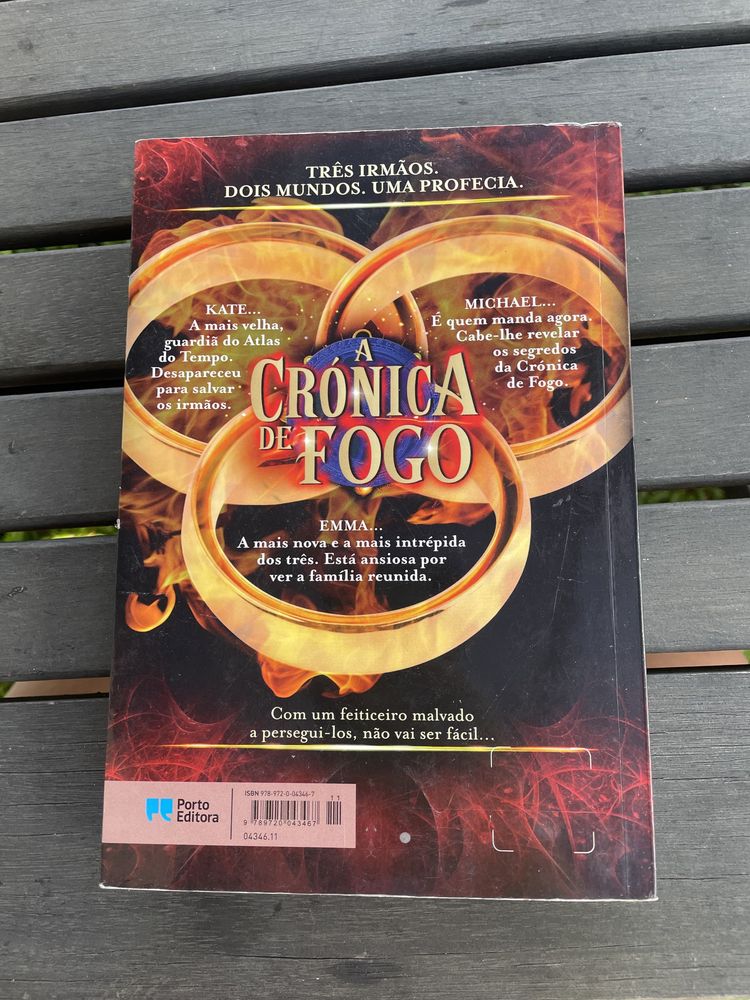 Livro “A crónica de fogo” de John Stephens