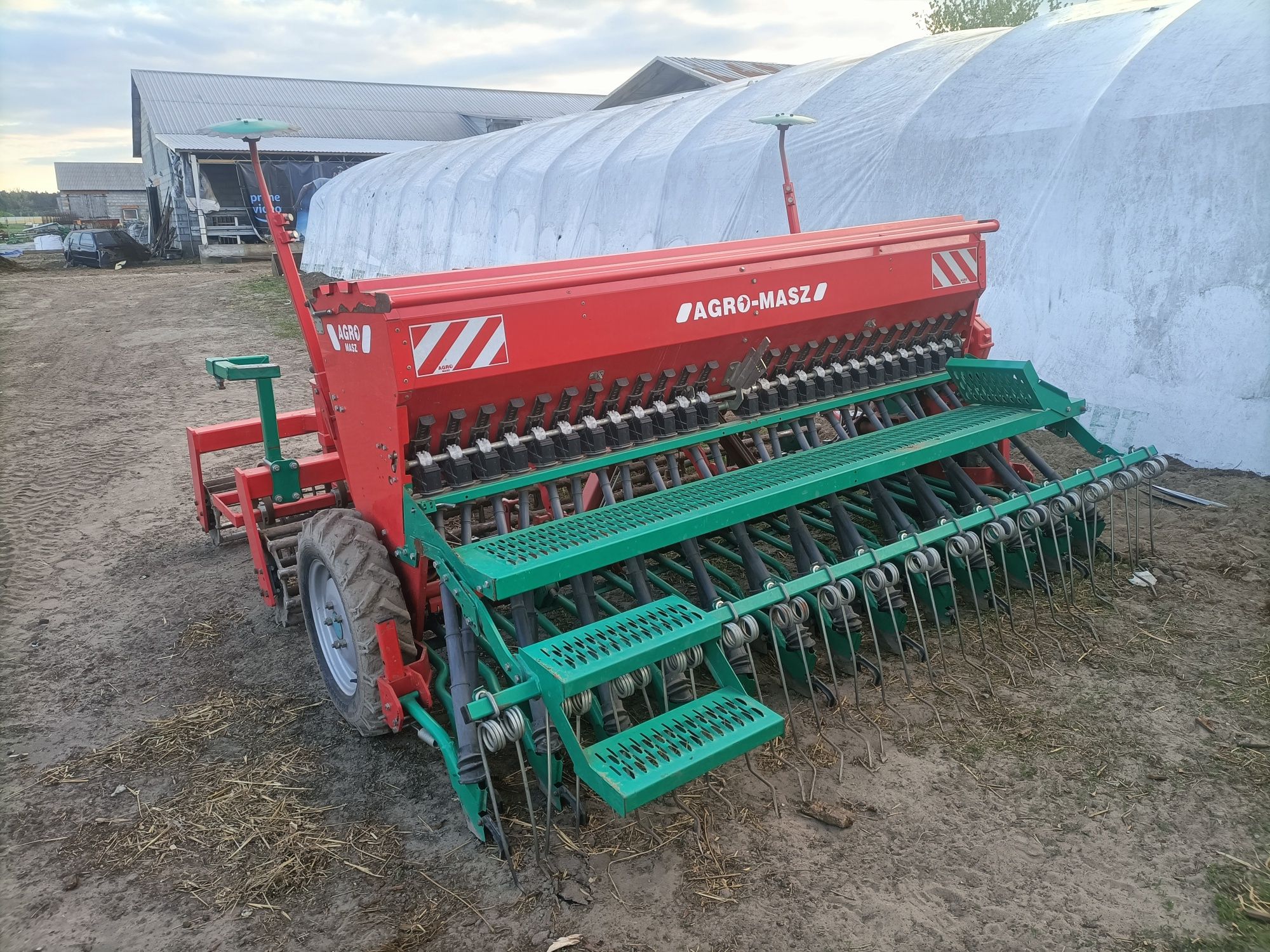 Agregat uprawowo siewny Agromasz plus siewnik