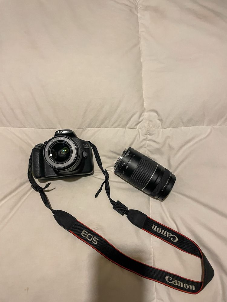 Canon EOS 2000D.