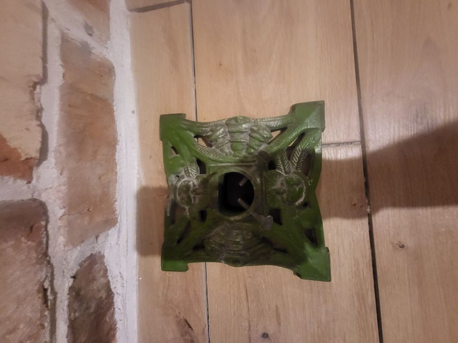 Stary żeliwny stojak pod choinke, stojak choinkowy