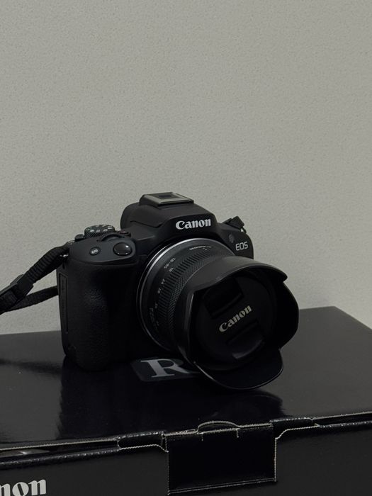 Máquina fotografica Canon R50 - Kit RF-S 18-45MM + RF-S 55-210 MM