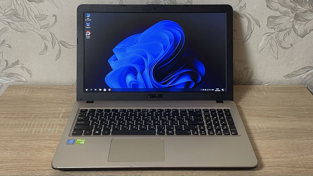 Ноутбук ASUS VivoBook X540M / GeForce MX110 / 8 GB RAM / SSD / 4 год.