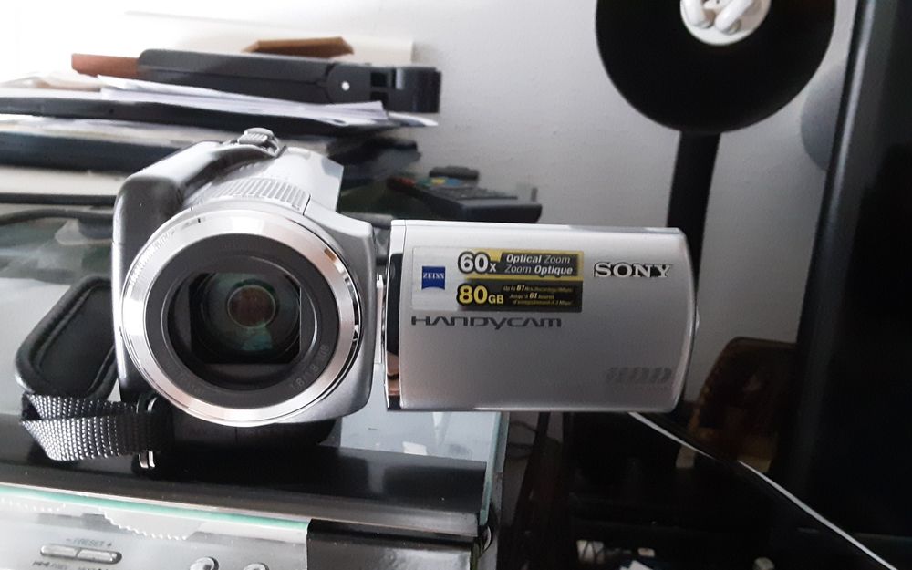Câmara de video sony modelo DCR-SR 80 gb HDD