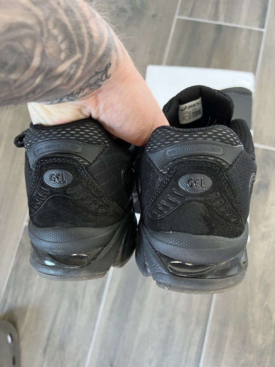 Продам Чорні Кросівки Asics Gel-Nimbus 10 розмір 45