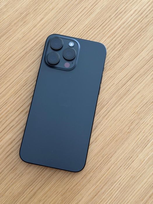 Iphone 15 Pro Max como novo