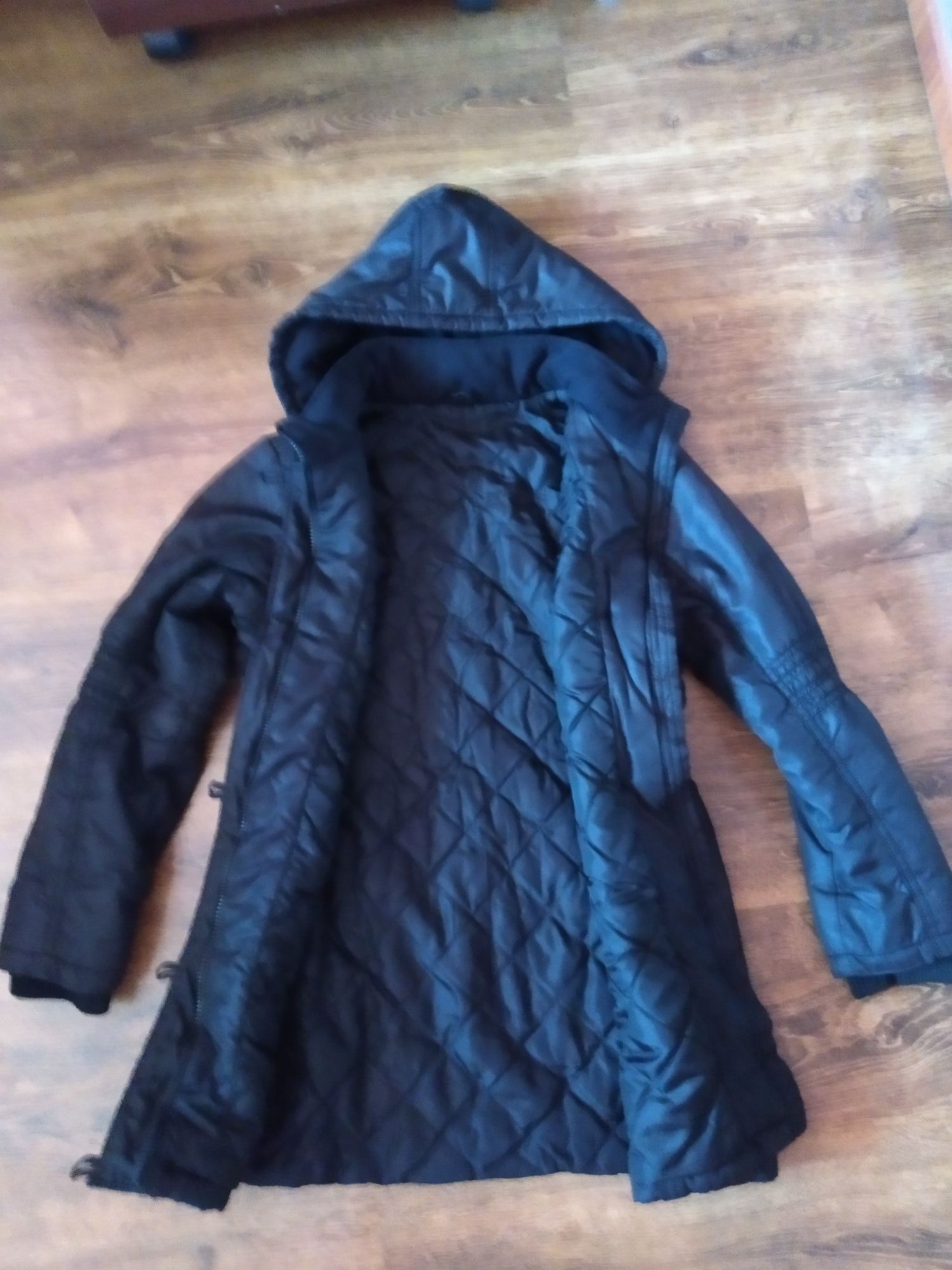 Куртка осенняя пальто утеплення черная на 11-12 лет