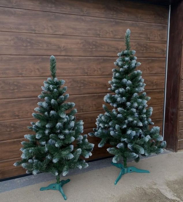 Ялинка новорічна